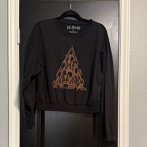 Def Leppard Women's Black Graphic Cropped Sweatshirt